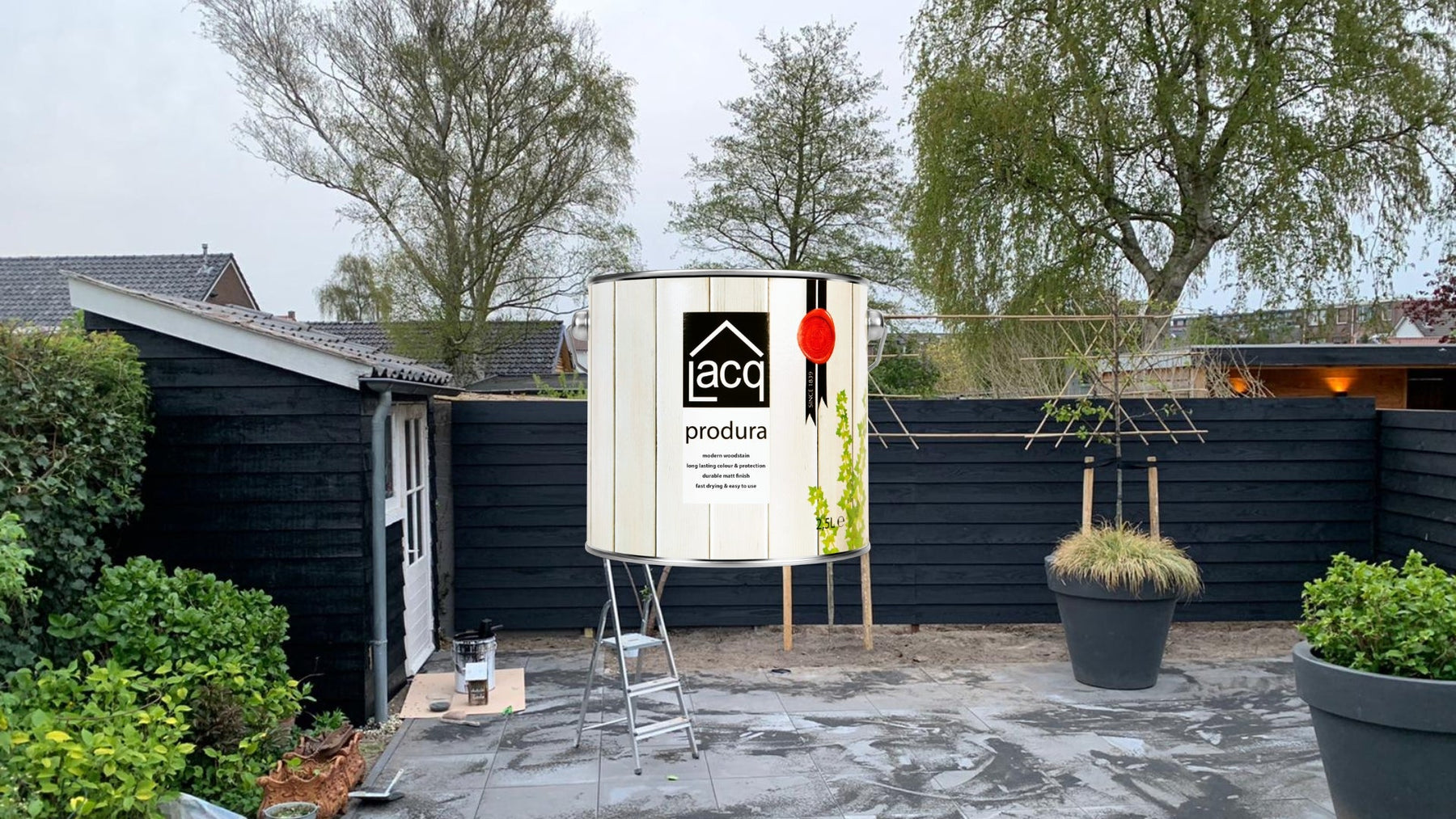 Transform a Drab Fence with Black Lacq Produra: Sleek, Eco-Friendly Results