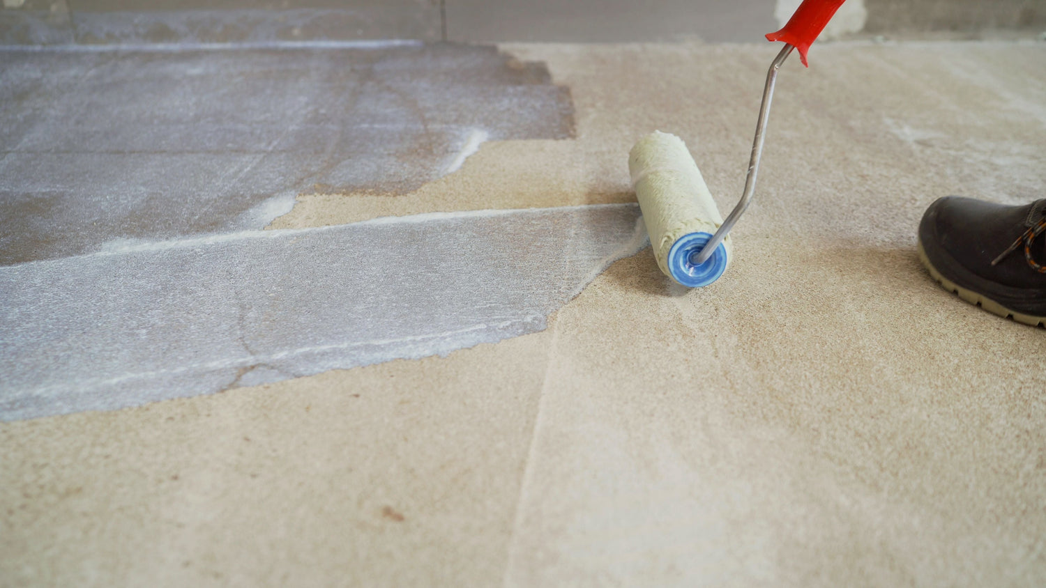 Priming Concrete With SPO Two-Pack Epoxy Floor Primer / Sealer ready for top coat